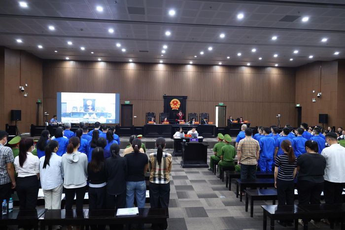 Các bị cáo tại toà.