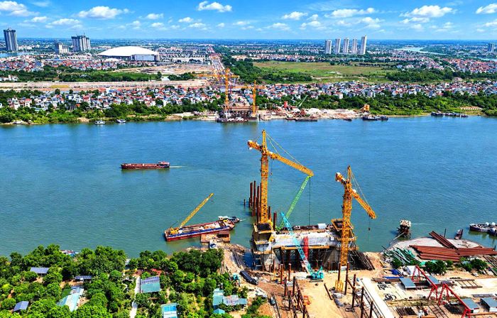 Công trường thi công xây dựng cầu Tứ Liên. Ảnh: Phạm Hùng