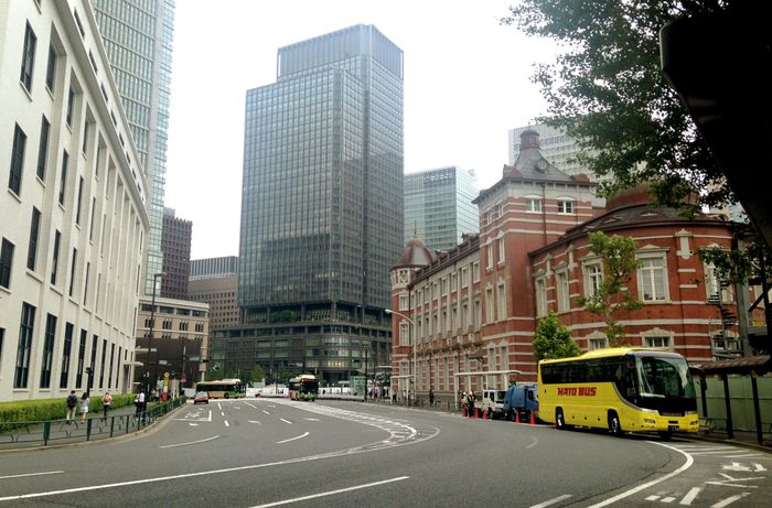 Ga Tokyo và các tòa nhà tại khu Marunouchi. Ảnh: Wikimedia Commons