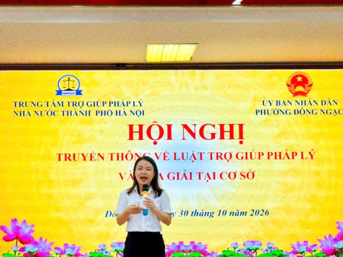 Trưởng Chi nhánh Trợ giúp pháp lý số 4, Trung tâm Trợ giúp pháp lý nhà nước thành phố Hà Nội Nguyễn Thị Thanh Xuân chia sẻ tại hội nghị. Ảnh: Hồng Nhung