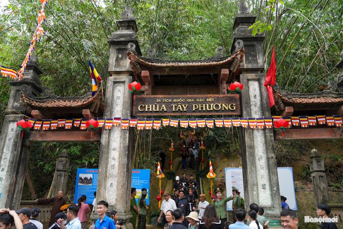 Nghị quyết số 32/2026/NQ-HĐND cụ thể hóa Luật Thủ đô năm 2026 yêu cầu việc bảo quản, tu bổ, phục hồi di tích phải ưu tiên giữ gìn tối đa yếu tố gốc cấu thành di tích, cảnh quan - môi trường sinh thái, giá trị lịch sử - văn hóa đặc trưng của Thủ đô. Trong ảnh: Di tích quốc gia đặc biệt Chùa Tây Phương.