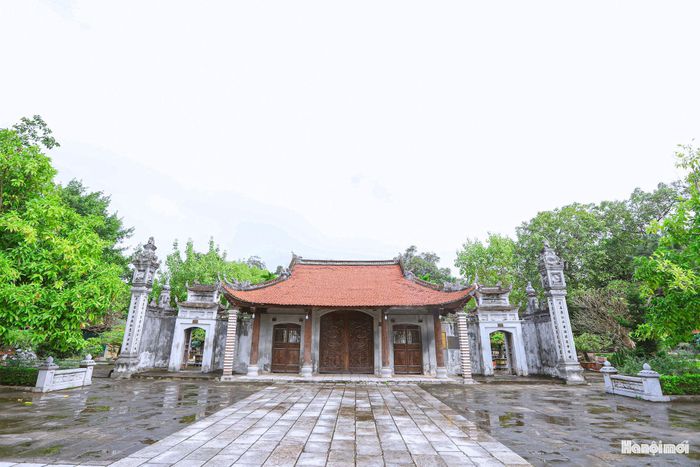 Hiện tại, Hà Nội đang đẩy mạnh công tác quét 3D di tích, dựng tour 360° và số hóa dữ liệu hiện vật bảo đảm khả năng kết nối, chia sẻ lâu dài. Đây chính là hành động cụ thể để Hà Nội hoàn thành mục tiêu số hóa 100% di sản cấp quốc gia và quốc gia đặc biệt vào năm 2026. Trong ảnh: Di tích quốc gia đặc biệt Đền Hai Bà Trưng (Mê Linh)
