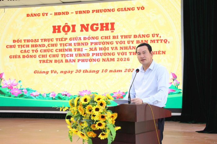 Chủ tịch UBND phường Giảng Võ Cồ Như Dũng phát biểu tại hội nghị. Ảnh: TT