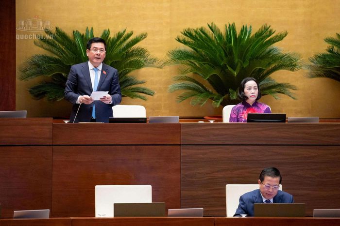 Phó Chủ tịch Quốc hội Nguyễn Hồng Diên điều hành phần thảo luận. Ảnh: quochoi.vn