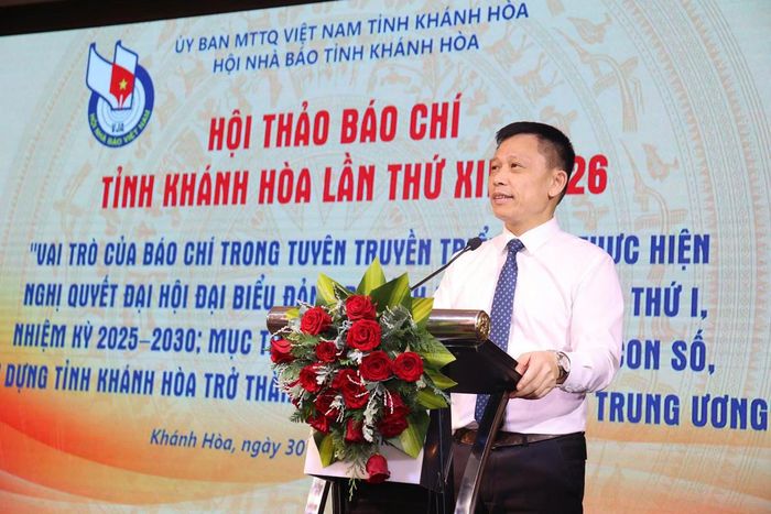PGS.TS Nguyễn Thành Lợi, Phó Tổng Giám đốc Cơ quan Báo và Phát thanh, Truyền hình Hà Nội phát biểu tại hội thảo. Ảnh: PV
