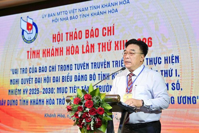  Ông Đoàn Minh Long - Chủ tịch Hội Nhà báo tỉnh Khánh Hòa phát biểu đề dẫn hội thảo. Ảnh: PV
