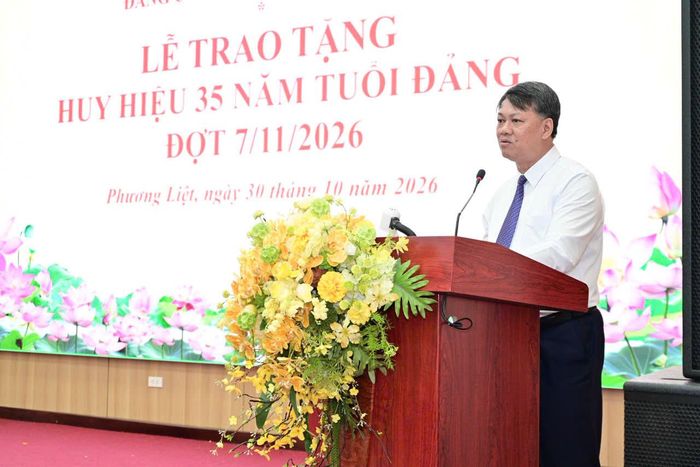 Đồng chí Nguyễn Minh Tiến, Bí thư Đảng ủy, Chủ tịch HĐND phường Phương Liệt phát biểu tại buổi lễ. Ảnh: QH