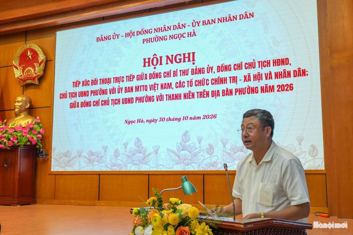 Chủ tịch UBND phường Ngọc Hà Lương Xuân Dương báo cáo tại hội nghị. Ảnh: Duy Khánh