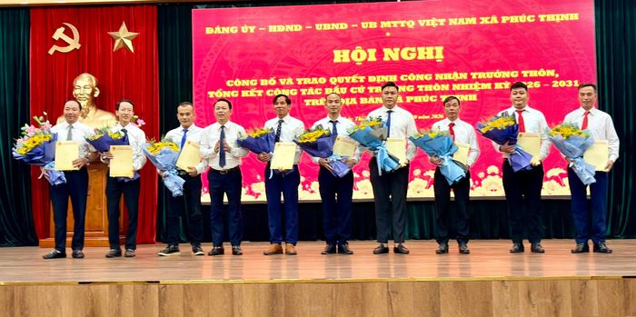 Xã Phúc Thịnh công bố, trao 26 quyết định công nhận Trưởng thôn nhiệm kỳ 2026-2031. Ảnh: Thanh Hà