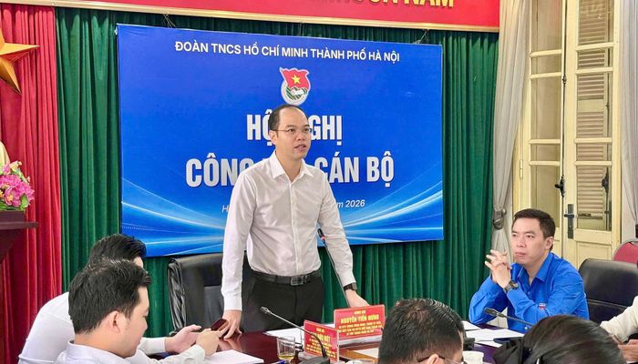 Bí thư Thành đoàn Hà Nội Nguyễn Tiến Hưng phát biểu tại hội nghị. Ảnh: PV