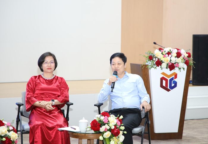 Nhà báo Trần Văn Đức, Phó Giám đốc Báo và Phát thanh, Truyền hình Bắc Ninh chia sẻ tại hội thảo. Ảnh: Đình Hiệp