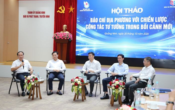 Các đại biểu tham luận tại phiên 2 hội thảo “Báo chí địa phương với chiến lược công tác tư tưởng trong bối cảnh mới”. Ảnh: Đình Hiệp