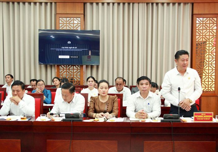 Học viên Lớp bồi dưỡng cán bộ Mặt trận Lào xây dựng đất nước trao đổi tại hội nghị. Ảnh: PV
