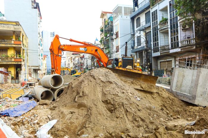 Việc hình thành tuyến giao thông mới với mặt cắt rộng hơn sẽ góp phần phân bổ lại lưu lượng phương tiện, giảm áp lực cho các tuyến đường lân cận, đồng thời rút ngắn thời gian di chuyển của người dân. Đây cũng là điều kiện thuận lợi để nâng cao chất lượng hạ tầng, cải thiện môi trường sống và thúc đẩy phát triển đô thị trên địa bàn.