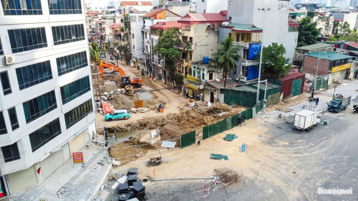 Trước thực trạng đó, từ cuối tháng 6-2026, phường Cầu Giấy tổ chức triển khai công tác giải phóng mặt bằng để thực hiện dự án cải tạo, mở rộng ngõ 381 Nguyễn Khang, đoạn từ phố Thành Thái đến đường Nguyễn Khang, kết nối với tuyến Vành đai 2,5.