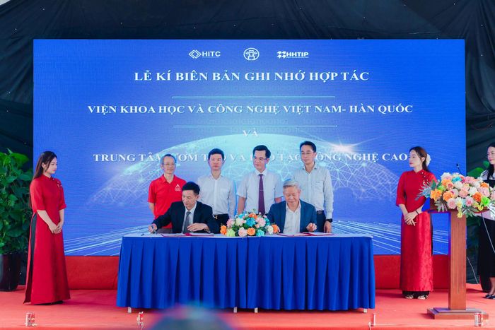 HITC cùng các đối tác ký kết biên bản ghi nhớ hợp tác nhằm phát triển Không gian đổi mới sáng tạo HITCHub. Ảnh: Thu Hằng