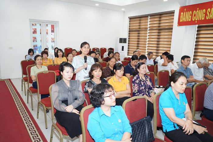 Đại diện nhân dân nêu ý kiến tại hội nghị. Ảnh: Nguyễn Bình
