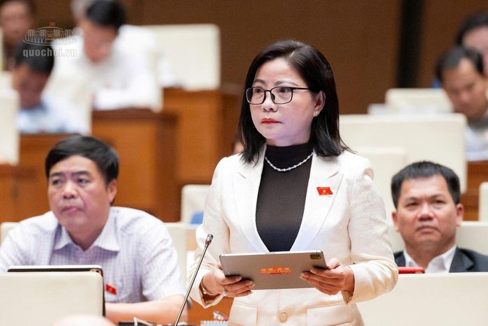Đại biểu Nguyễn Thị Thu Nguyệt (Đoàn Đắk Lắk) đề nghị sớm xử lý những bất cập tại trạm thu phí Km1747 đường Hồ Chí Minh. Ảnh: quochoi.vn