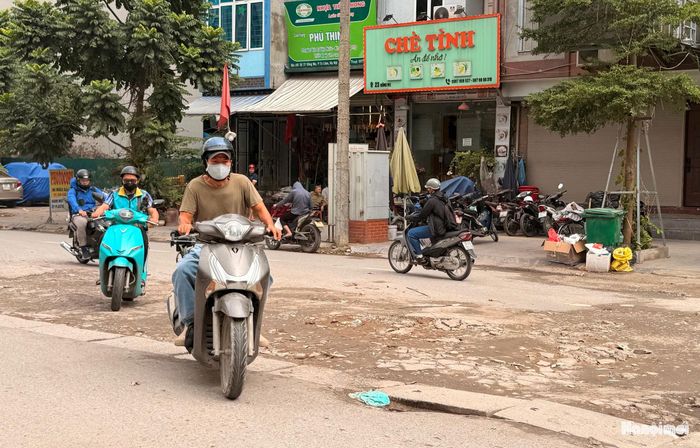 Tuyến đường hiện hữu nhỏ hẹp, xuống cấp, trong khi mật độ phương tiện qua lại ngày càng tăng, gây khó khăn cho việc lưu thông.