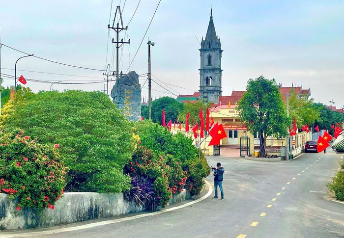 Diện mạo nông thôn khang trang ở xã Liên Minh. Ảnh: NM