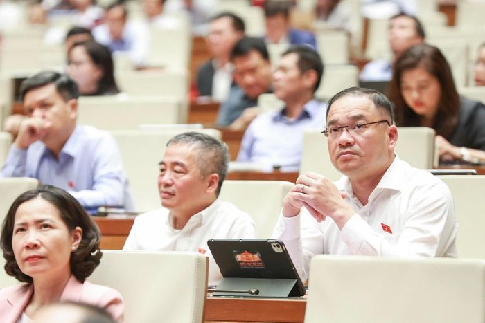 Các đại biểu dự phiên họp chiều 30-10. Ảnh: Quang Vinh