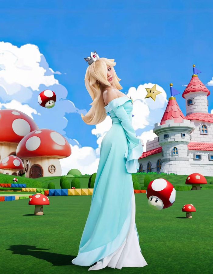  Mỹ Mỹ hóa quý cô slay Pauline - thị trưởng thành phố New Donk City. Vũ Thảo My là Rosalina - người bảo vệ những ngôi sao nhỏ Luma. 