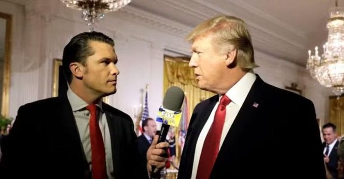 Khách tham dự gồm nhiều quan chức chính quyền và gia đình, trong đó có Bộ trưởng Chiến tranh Pete Hegseth, Phó chánh văn phòng Nhà Trắng Stephen Miller và Đại diện Thương mại Mỹ Jamieson Greer.