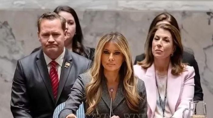 Bà Melania từng tiết lộ đã thiết lập kênh liên lạc không chính thức với ông Putin từ một năm trước. Văn phòng của bà cho biết những nỗ lực này góp phần đưa 34 trẻ em bị chia cắt khỏi cha mẹ do chiến tranh trở về đoàn tụ với gia đình