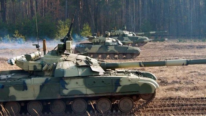 Vào những năm 1990, Quân đội Nga có các xe tăng T-64 với nhiều biến thể khác nhau được cất giữ tại các căn cứ bảo quản và đơn vị huấn luyện, nơi chúng được sử dụng cho đến khi hết hạn sử dụng rồi sau đó bị loại bỏ.