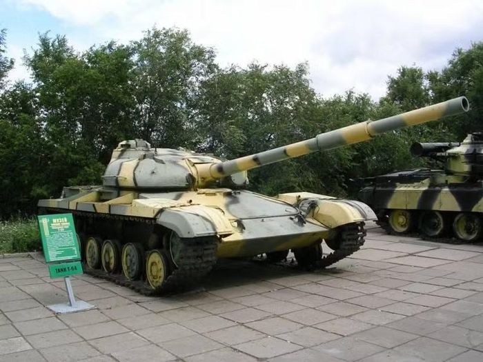 Năm 1967, 200 xe tăng T-64 đã tham gia cuộc tập trận quy mô lớn trên sông Dnepr nhân kỷ niệm 50 năm Cách mạng Tháng Mười. Tuy nhiên do giữ bí mật, không có thông tin nào được công bố về sự kiện này.