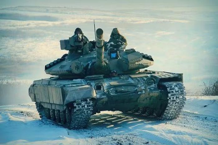 Tại Ukraine, xe tăng T-64 trở thành xương sống của lực lượng mặt đất, nhưng tất cả các mẫu xe còn tồn tại từ những năm 1960 đều bị phá hủy trước năm 2000.