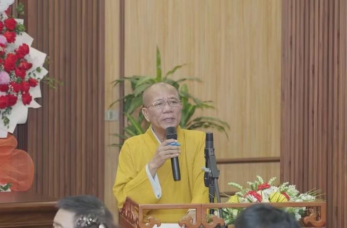 Thượng tọa Thích Đạo Hiển, Phó Trưởng ban Trị sự Giáo hội Phật giáo Việt Nam tỉnh Quảng Ninh, đại diện Ban Tổ chức phát biểu