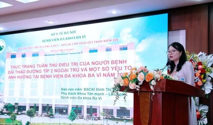  Bác sĩ chuyên khoa II Đinh Thị Mai Yến, Phụ trách Khoa Tim mạch-Lão học, Bệnh viện đa khoa Ba Vì chia sẻ tại hội nghị 