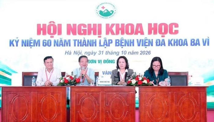 Chủ tọa hội nghị khoa học