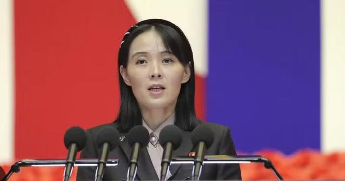 Theo các chuyên gia, việc Triều Tiên đưa pháo ra vị trí dễ quan sát thay vì giấu trong công sự có thể mang ý nghĩa phô diễn sức mạnh nhiều hơn là chuẩn bị khai hỏa.