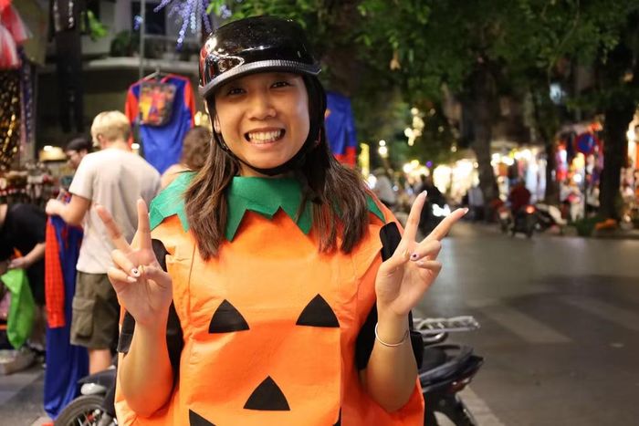 Một bạn trẻ lựa chọn hóa thân thành quả bí ngô, mang đến sự vui nhộn, hài hước
