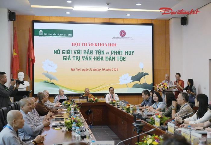 Đông đảo các chư tôn đức, nhà khoa học, chuyên gia và đại biểu tham dự Hội thảo về vai trò của nữ giới trong bảo tồn di sản văn hóa.