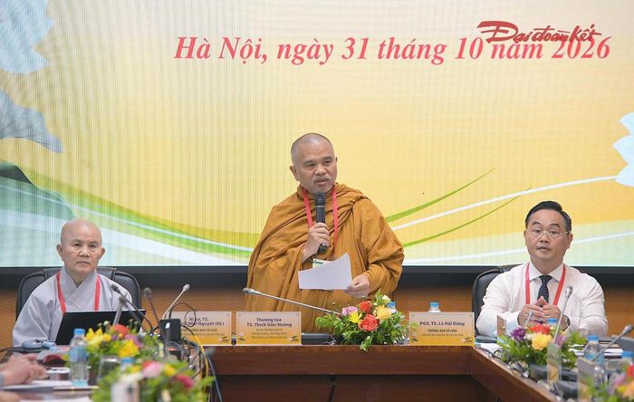 Thượng tọa, TS. Thích Giác Hoàng, Ủy viên Hội đồng Quản trị, Phó Viện trưởng, Phó Tổng Thư ký Viện Nghiên cứu Phật học Việt Nam phát biểu chào mừng hội thảo.