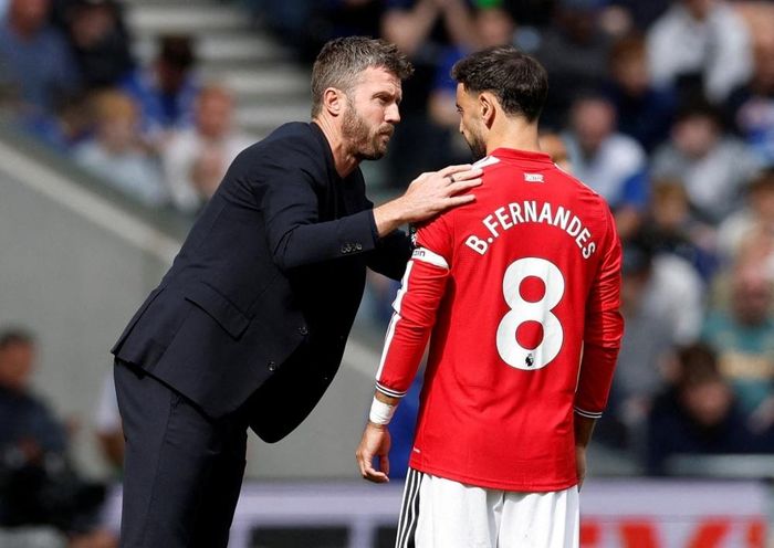 Carrick vẫn nhận được sự ủng hộ từ CĐV. Ảnh: Reuters.