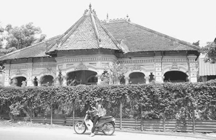 Nhà cổ trên đường Nơ Trang Long.