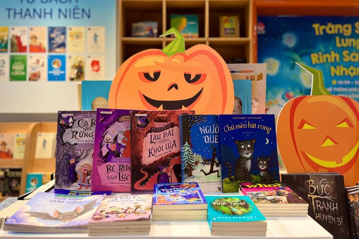 Phụ huynh cũng tìm mua các tác phẩm truyện tranh mùa Halloween cho bé như bộ truyện Rồng nhỏ và phù thủy, Đời đen cứu nạn, Tiên Út và phù thủy Nhí...