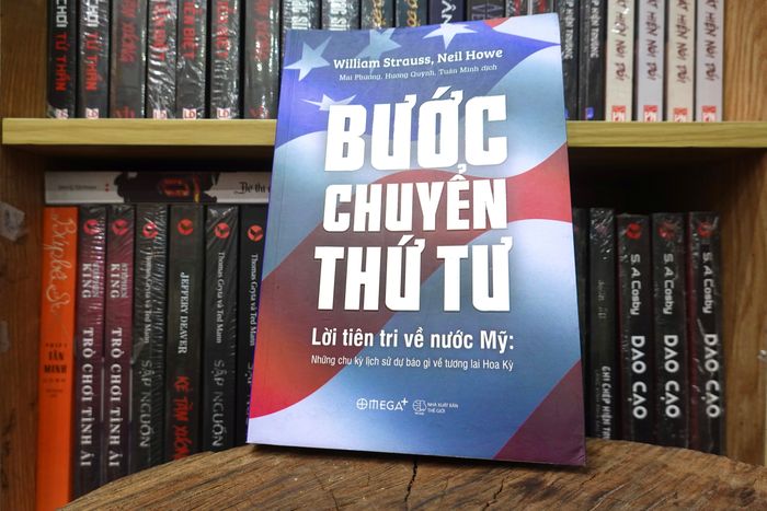 Sách có chủ đề về lịch sử - chính trị thế giới vẫn được quan tâm, trong đó cuốn Bước chuyển thứ tư - Lời tiên tri về nước Mỹ: Những chu kỳ lịch sử dự báo gì về tương lai Hoa Kỳ được độc giả chú ý. Cuốn sách thu hút độc giả yêu thích tìm hiểu lịch sử, văn hóa, chính trị Mỹ; sự hình thành các thế hệ và đời sống công dân Mỹ.