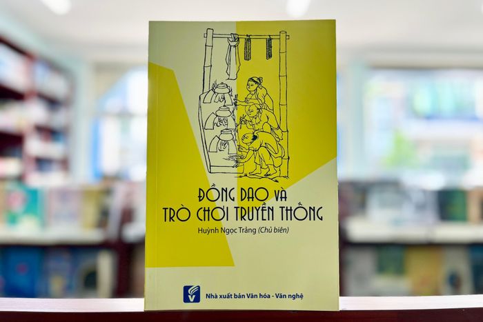 Cuốn sách Đồng dao và trò chơi truyền thống do tác giả Huỳnh Ngọc Trảng chủ biên được nhiều bạn đọc tìm mua, đặc biệt trong bối cảnh nhu cầu tìm hiểu lịch sử, văn hóa ngày càng tăng. Đây là công trình khảo cứu giá trị về văn hóa dân gian Việt Nam.