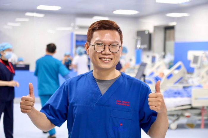 ThS.BSNT Ngô Đức Hùng hiện là Phó giám đốc Trung tâm Cấp cứu và Hồi sức tích cực, Bệnh viện Đại học Y Hà Nội. Ảnh: NVCC.