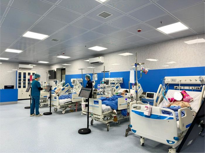 Trung tâm Cấp cứu và Hồi sức tích cực, Bệnh viện Đại học Y Hà Nội. Ảnh: NVCC.