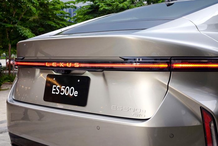  Doanh số dòng sedan Lexus ES giảm mạnh tại Trung Quốc. Ảnh minh họa: Phong Vân. 