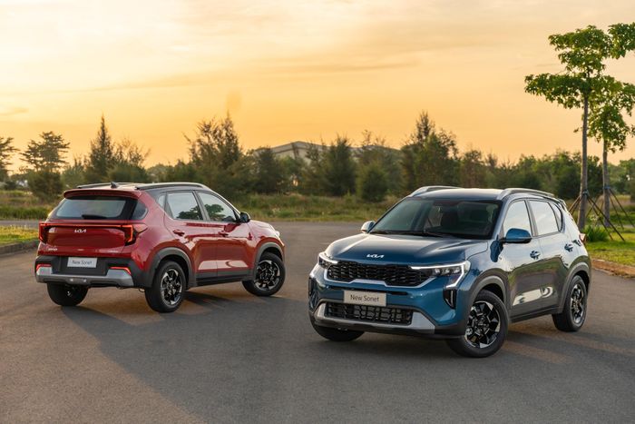 Kia Sonet và Hyundai Grand i10 nhận bản nâng cấp giữa vòng đời hồi tháng 6/2024. Ảnh: TC Motor, Thaco.
