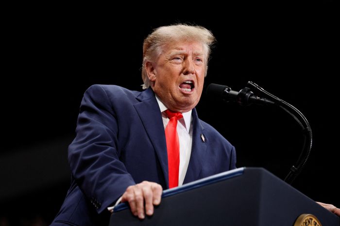  Tổng thống Mỹ Donald Trump cho biết Mỹ đang điều tra những đối tượng đứng sau vụ đánh cắp 6,3 tỷ USD từ Binance. Ảnh: Reuters. 