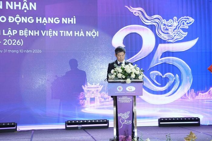 PGS. TS Nguyễn Sinh Hiền, Giám đốc Bệnh viện Tim Hà Nội phát biểu tại buổi lễ.