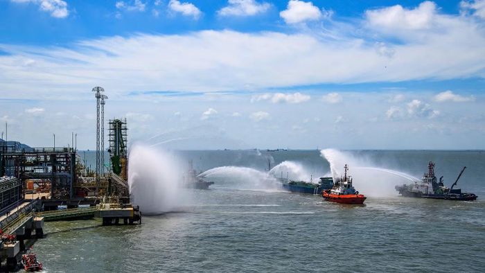 Diễn tập ứng cứu sự cố trên biển ở Long Sơn. (Ảnh: Ban tổ chức cung cấp)